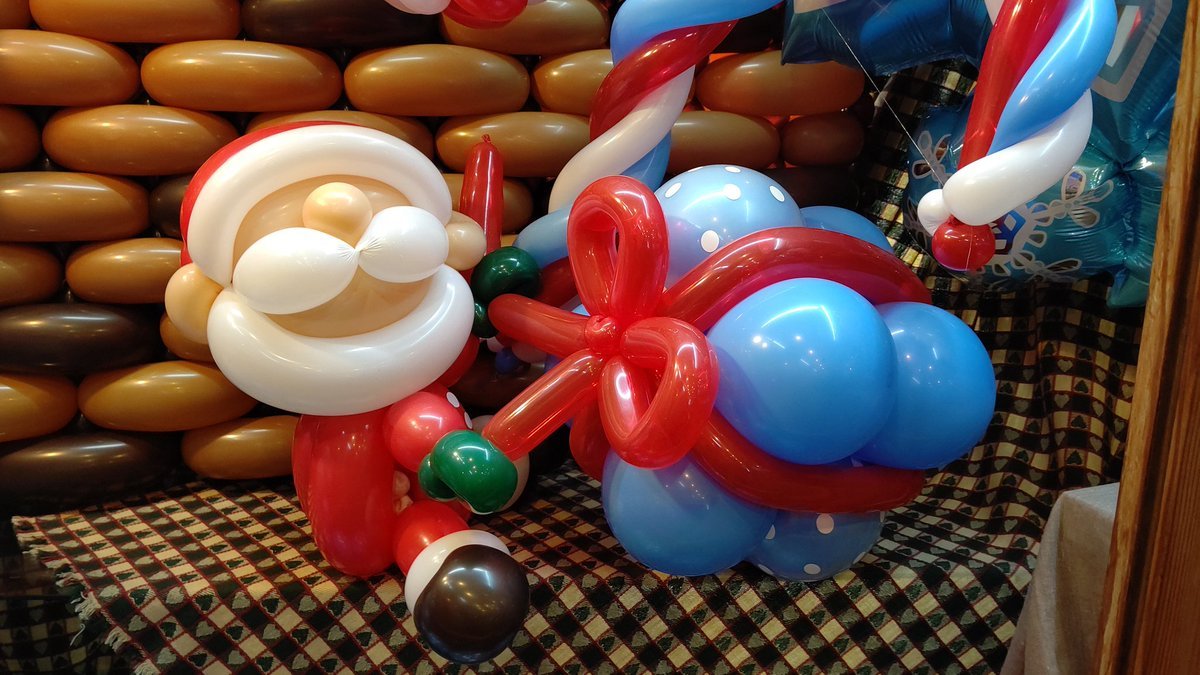 サンタふっかーつ！もうどこにも行かないでね！#バルーンアート #クリスマス #サンタクロース #おもちゃの平野 [おもちゃの平野【Twitter】]