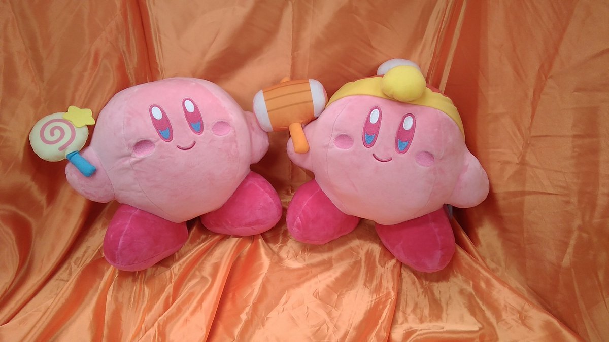キャンペーンも開催中の星のカービィのぬいぐるみが入荷しました。右側のはデデデ大王の格好をしてますよ　#星のカービィ [ワンダーシティ札幌 プラボ札幌西町店【Twitter】]