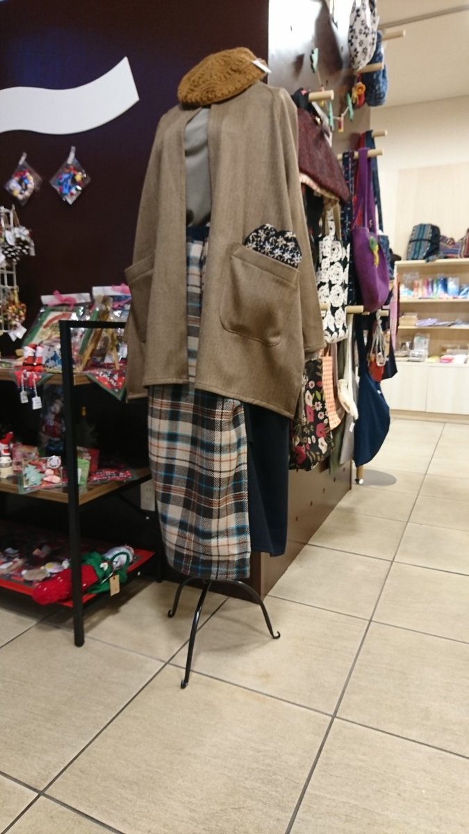 こんにちは、元気ショップいこ～るです🎵毎日寒い日が続きますね😞今日はお洋服と暖かグッズのご紹介💕こんなコーディネートで気分を変え... [元気ショップいこ～る【Twitter】]