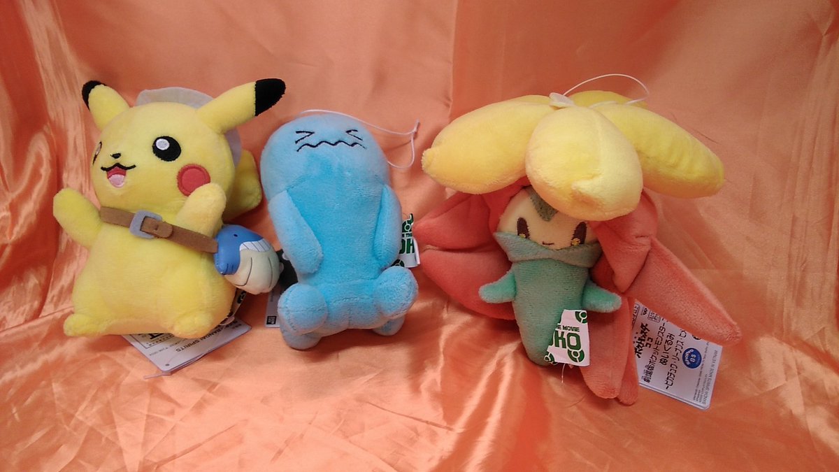 劇場版ポケットモンスターの小さめのぬいぐるみも入荷しました。こちらも水筒を持ったピカチュウがいますね。他にはソーナンスとヒメ... [ワンダーシティ札幌 プラボ札幌西町店【Twitter】]