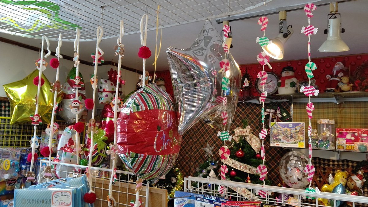 遅ればせながらアイロンビーズの飾りを足してみました🎅🎁🎄🎉なんかさみしいなぁって思ってたんだ😅💦#アイロンビーズ #パーラービー... [おもちゃの平野【Twitter】]