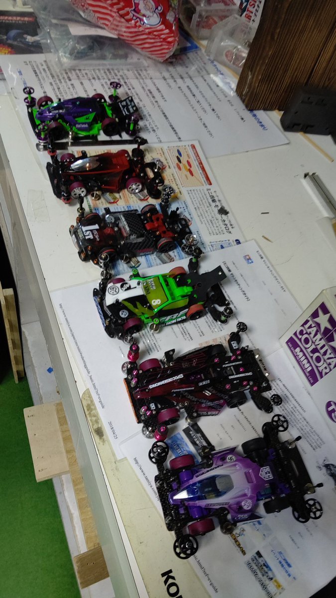 おもちゃの平野ミニ四駆大会、年間チャンピオン戦準決勝始めまーす(笑) [おもちゃの平野【Twitter】]