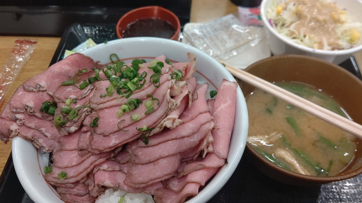 今日の晩御飯はお手軽ローストビーフどーん(笑) [おもちゃの平野【Twitter】]