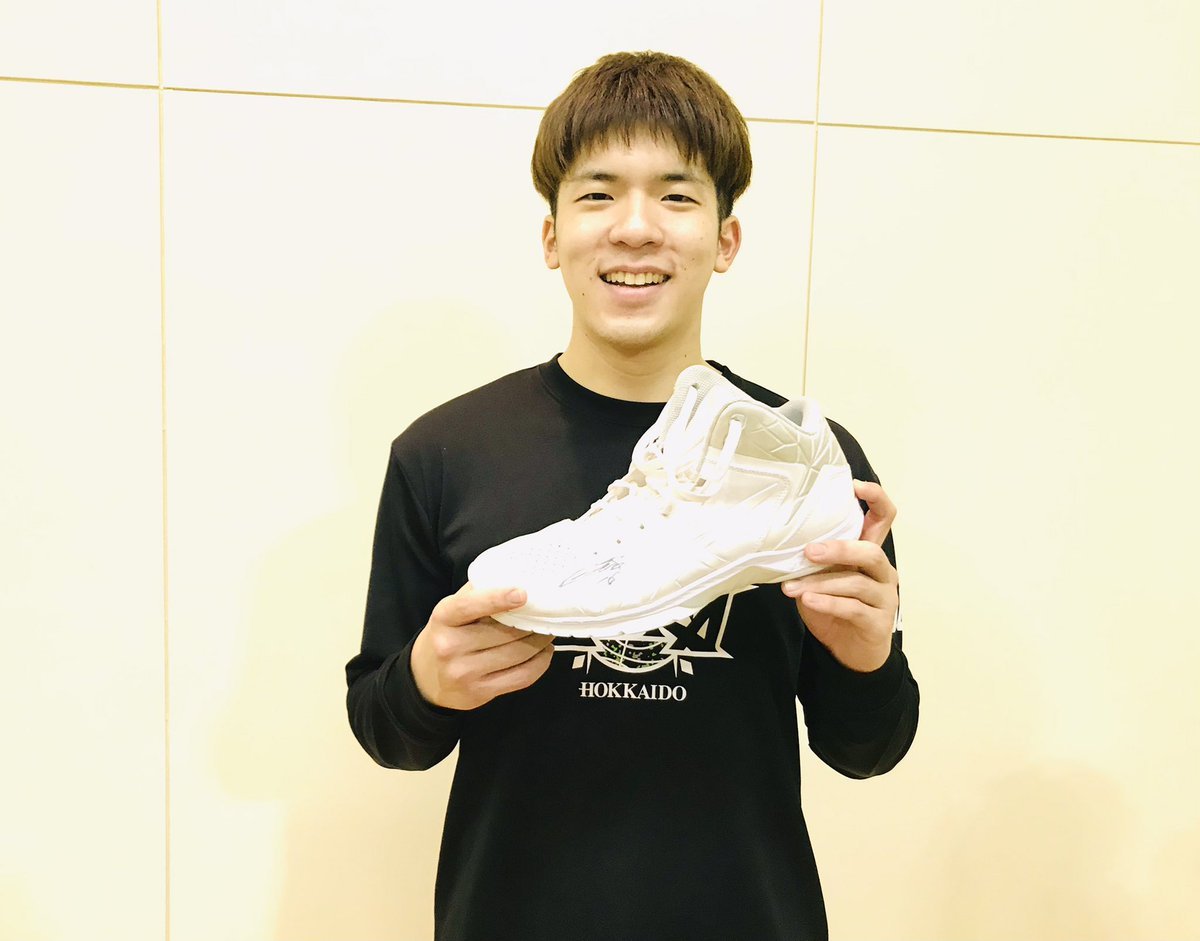 今週末vs信州戦GAME1(1/2)は地上波放送があります📺💁‍♂️なななんと、視聴者プレゼントで #内田旦人 選手のサイン入りバッシュ... [レバンガ北海道【Twitter】]