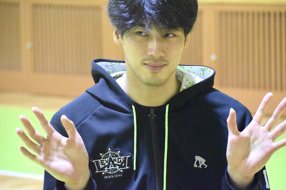 #レバブー の皆さま、こんばんは🍵今年も残すところほぼあと1日ですね。。2020年に手を振って、2021年をそっとほほ笑みつつ楽しみに..... [レバンガ北海道【Twitter】]