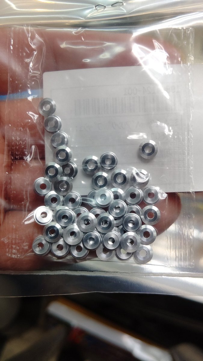 おもちゃの平野でミニ四駆の９ミリベアリングとか、８５０ベアリングのスペースブッシュが欲しいとよく効かれるので導入してみま... [おもちゃの平野【Twitter】]