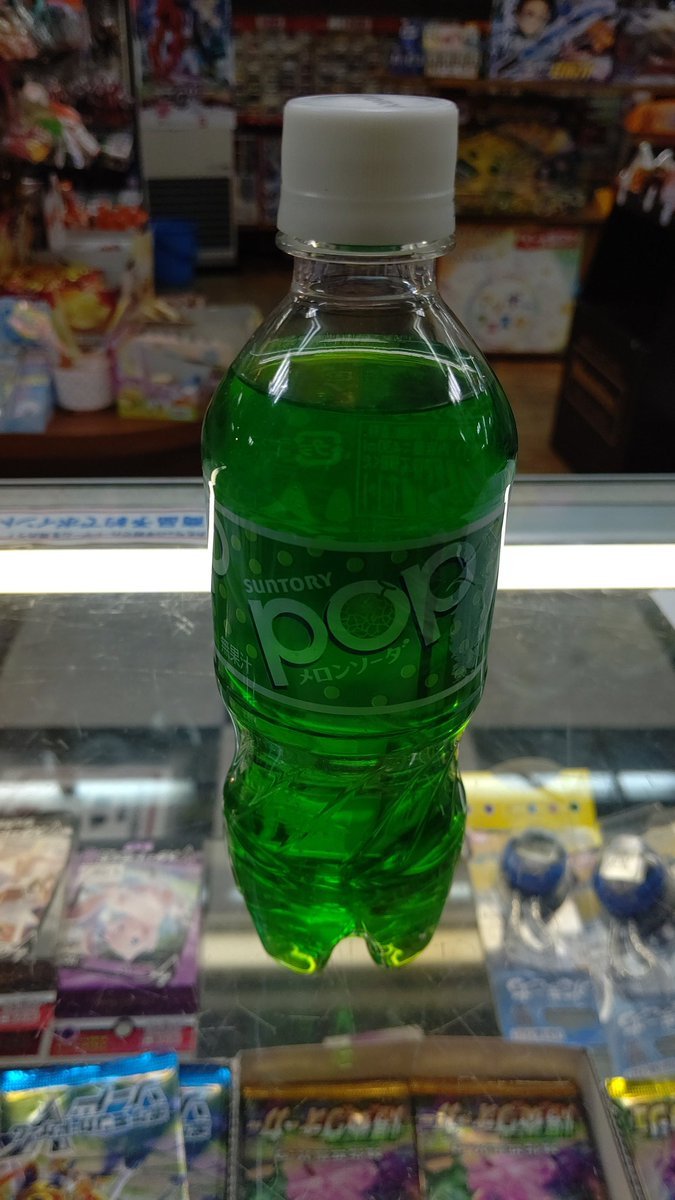 寒すぎて、自販機のお茶が過冷却水になり、機械で固まりました！冷たーいなのに、ヒーターを別パーツで取り付ける事になりまし... [おもちゃの平野【Twitter】]
