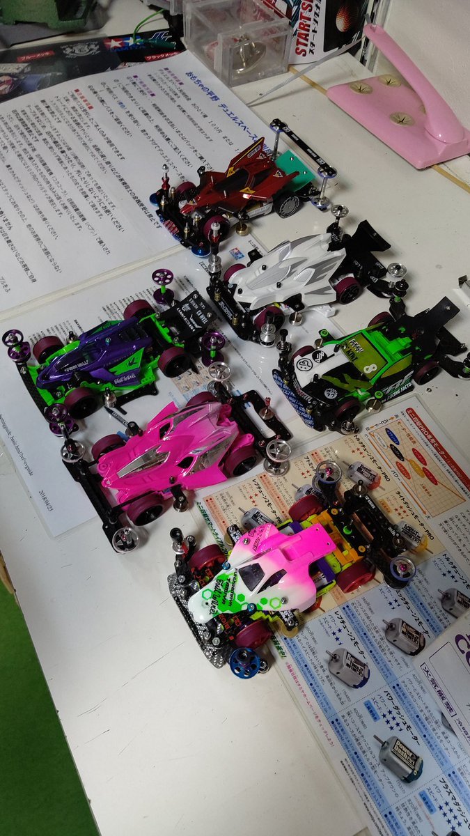 おもちゃの平野ミニ四駆大会、オープン部門準決勝始めまーす(笑) [おもちゃの平野【Twitter】]