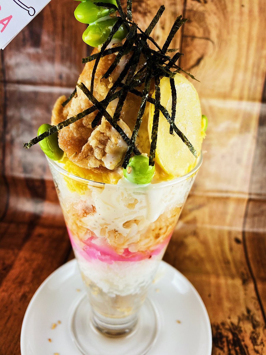 今話題のピロスのごはん系パフェ『ピロザンギパフェ』新札幌名物ピロザンギがのり、味は食べ進めると三段階に変わっていきます。... [カラオケピロス【Twitter】]