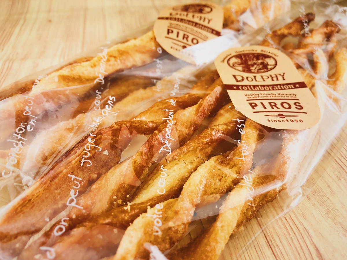 ありがとうございます！パイステッキはピロスのために一本ずつ焼いていただいてます。ベッカライドルフィーさんとは沢山のコラボ... [カラオケピロス【Twitter】]