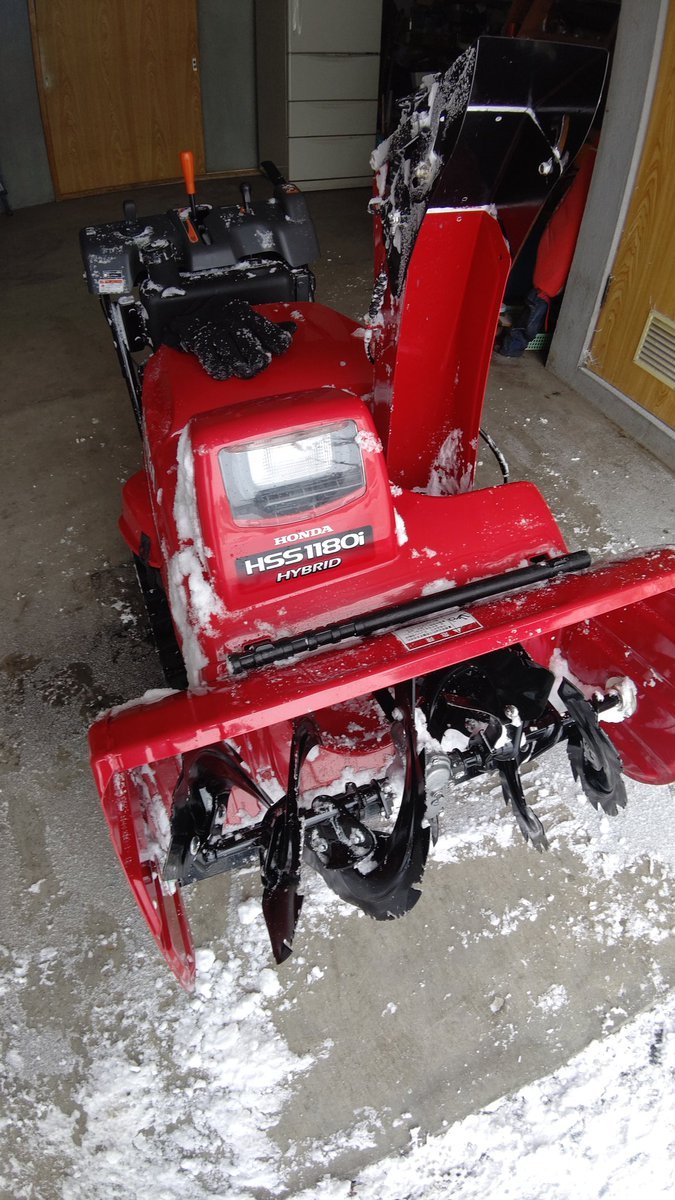 あと少しのところで、除雪機を壊した！治すぜ！(笑) [おもちゃの平野【Twitter】]