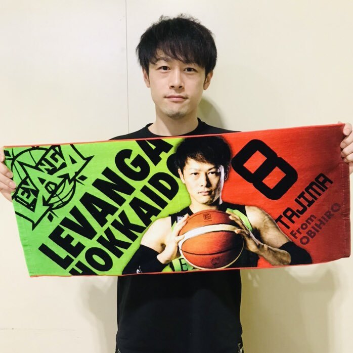 #多嶋朝飛 選手の皆さま、もうタオルはお持ちかと思いますが…昨日のMVPの記念に…新作のタオルは…いかがでしょうか…？👀✨#レバンガ北..... [レバンガ北海道【Twitter】]