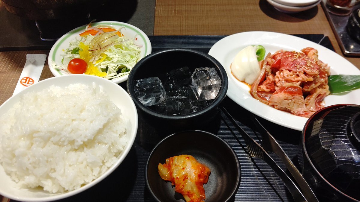 今日の朝ご飯+昼御飯は焼き肉です。久しぶりです [おもちゃの平野【Twitter】]