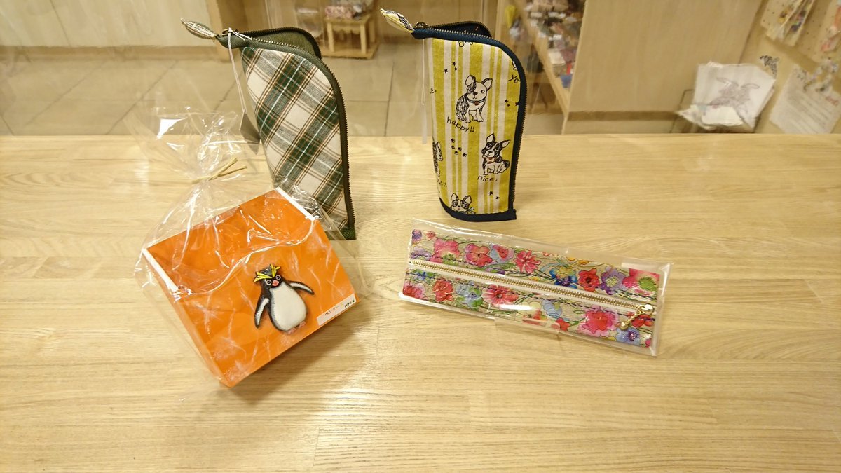 今日はペンケースのご紹介です❗木製で作ったペンケース、布で作ったペンケース、合皮で作ったペンケースなどございます。是非可愛く... [元気ショップいこ～る【Twitter】]