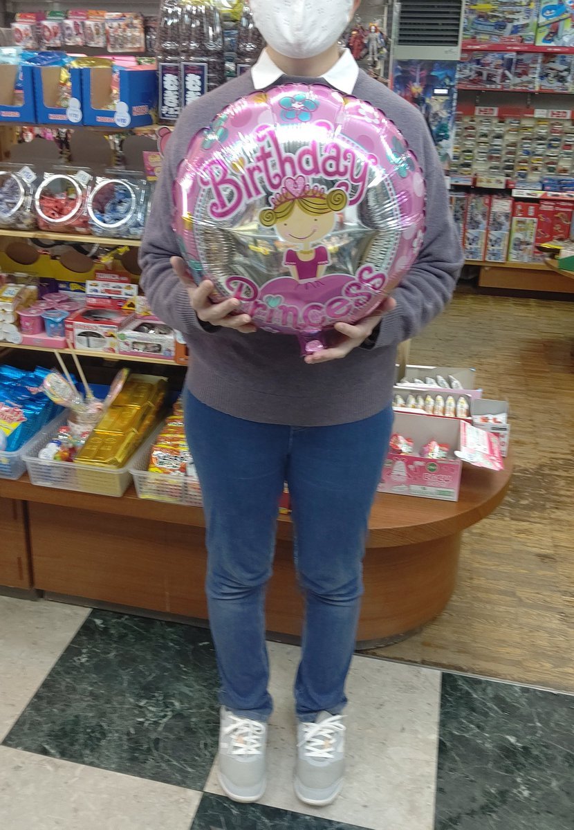 【#プレゼント します！】写真の風船(サンプルとして飾っていました)をアレンジしたものを1名様にプレゼント🎁★応募方法このツイー... [おもちゃの平野【Twitter】]