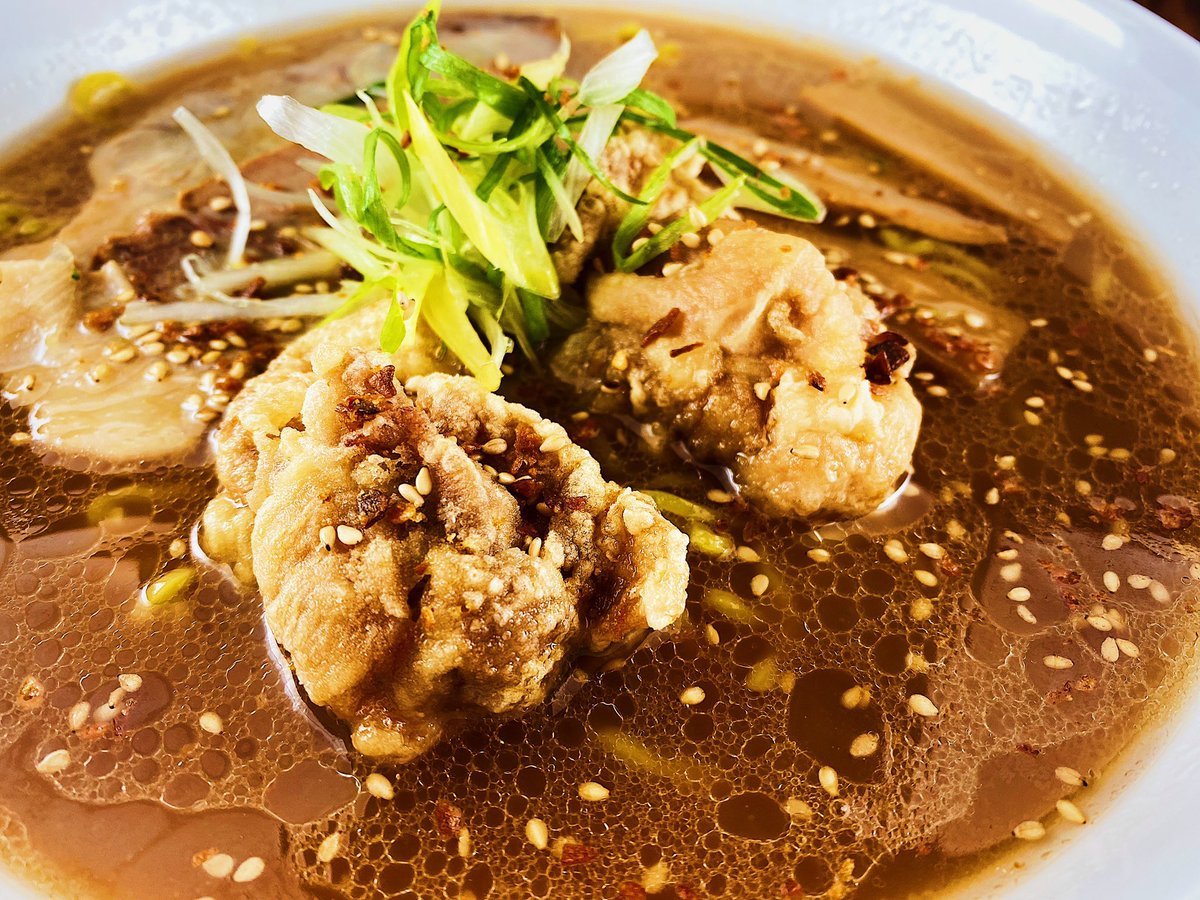 今日のお昼は新札幌ピロスで銀波露醤油らぁめんピロザンギのせでっかいピロにぎりピロザンギいりダブルでキメちゃいましょう！#ラ... [カラオケピロス【Twitter】]