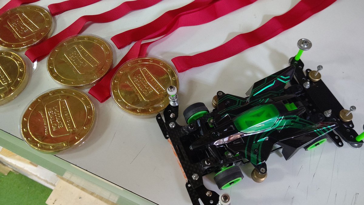 おもちゃの平野ミニ四駆大会、今日はバレンタインデーなので、参加者全員に金メダルあげちゃいます！(笑) [おもちゃの平野【Twitter】]