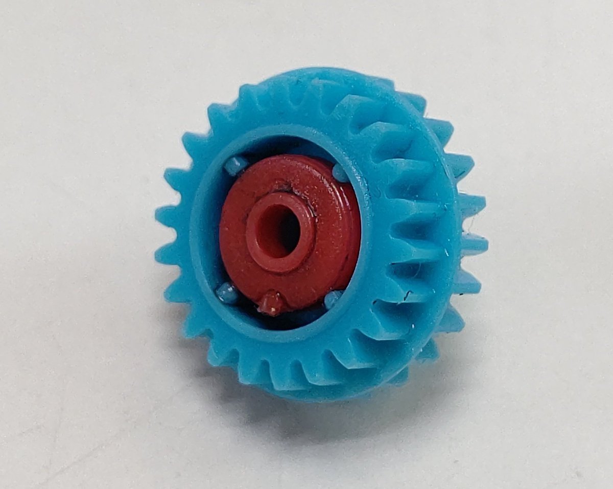 階段に落ちてました。どなたのでしょうね･･･（笑） [おもちゃの平野【Twitter】]