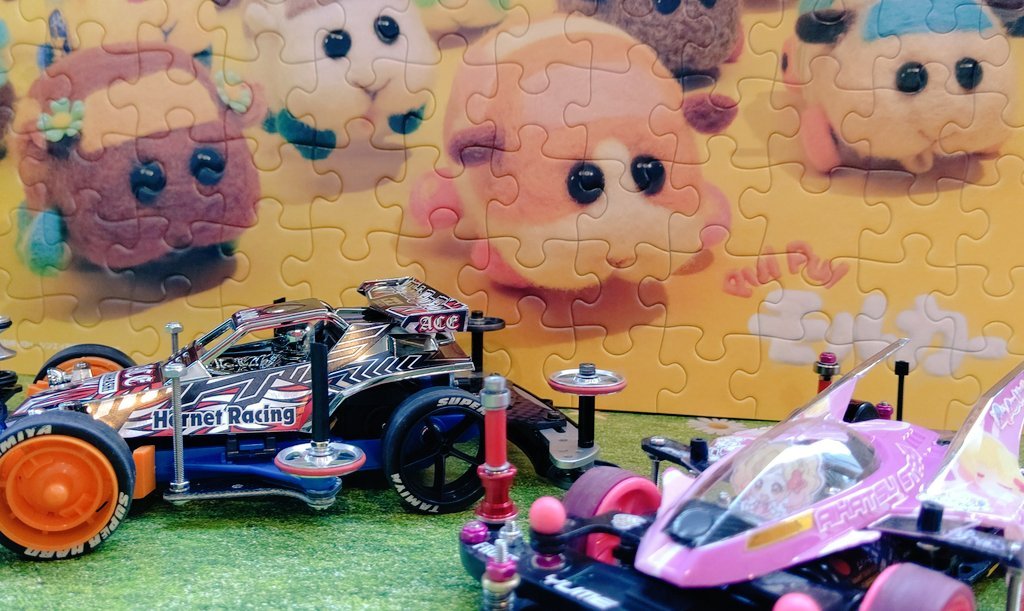 モルカーといっしょ🌼🌼🌼上手く取れたら教えてください！表彰台辺りに置いておきます😆#ミニ四駆 #おもちゃの平野 [おもちゃの平野【Twitter】]