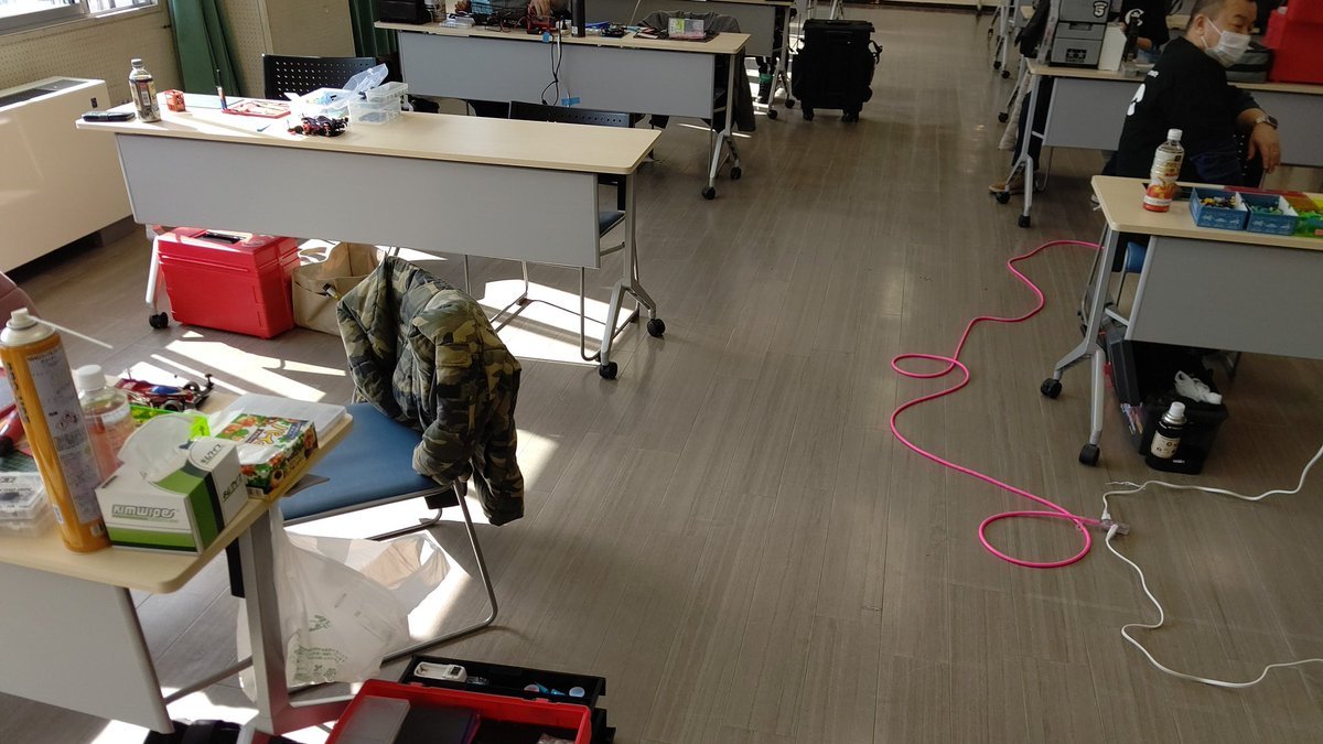 視聴覚室もピットになってます [おもちゃの平野【Twitter】]