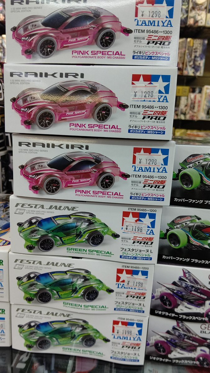 おもちゃの平野ミニ四駆蔵出しキット！クリアーボディーやシルバーハードタイヤいいキットです！(笑) [おもちゃの平野【Twitter】]