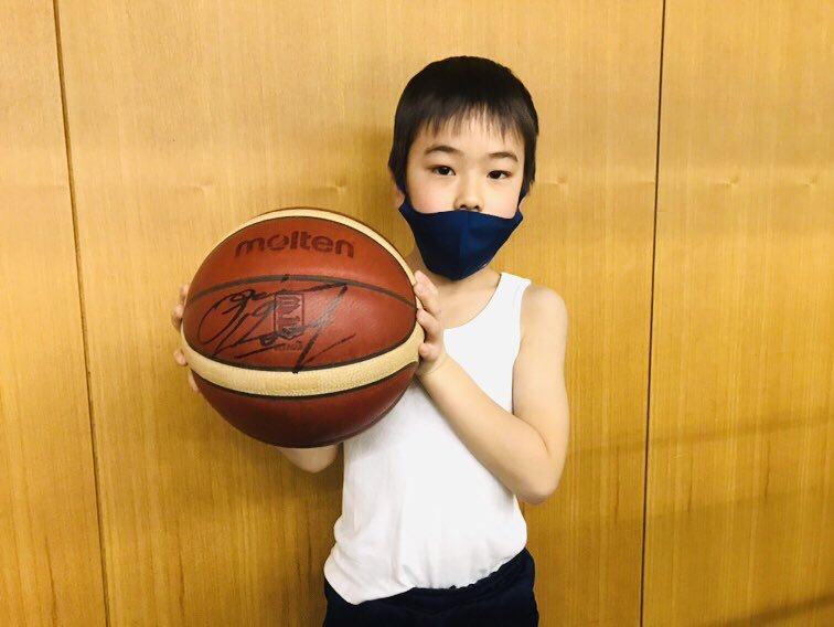 本日の #ベストタンクトップ は…こちらの方でございます😊✨シンプルを極めた(?)タンクトップでのご来場、ありがとうおめでとう... [レバンガ北海道【Twitter】]