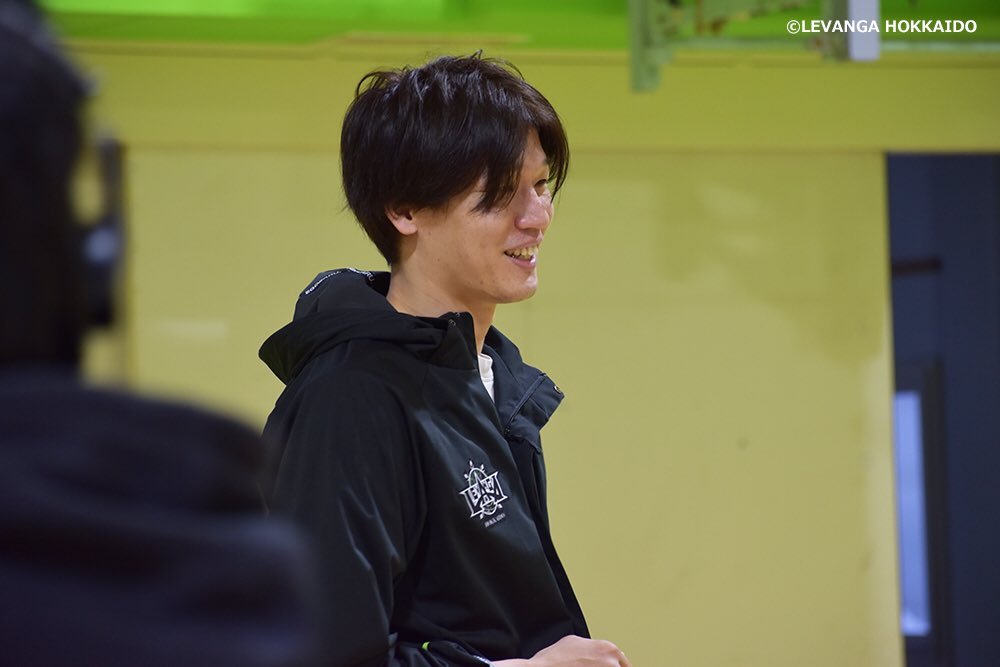 #今日のレバンガ#練習後#お互いの視線の先には…#折茂武彦 #桜井良太#15年一緒にプレーしてきた2人#レバンガ北海道 #Thisisus.... [レバンガ北海道【Twitter】]