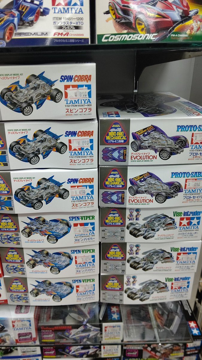 おもちゃの平野は、ミニ四駆のディスプレイモデル、揃ってます！個人的にバイスイントルーダーが未来感があるので、好きです！(笑) [おもちゃの平野【Twitter】]