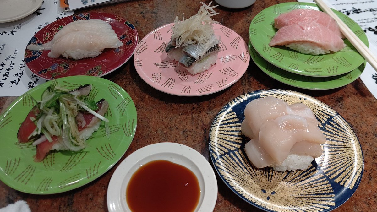 今日は休みなので、昼から寿司です！(笑) [おもちゃの平野【Twitter】]