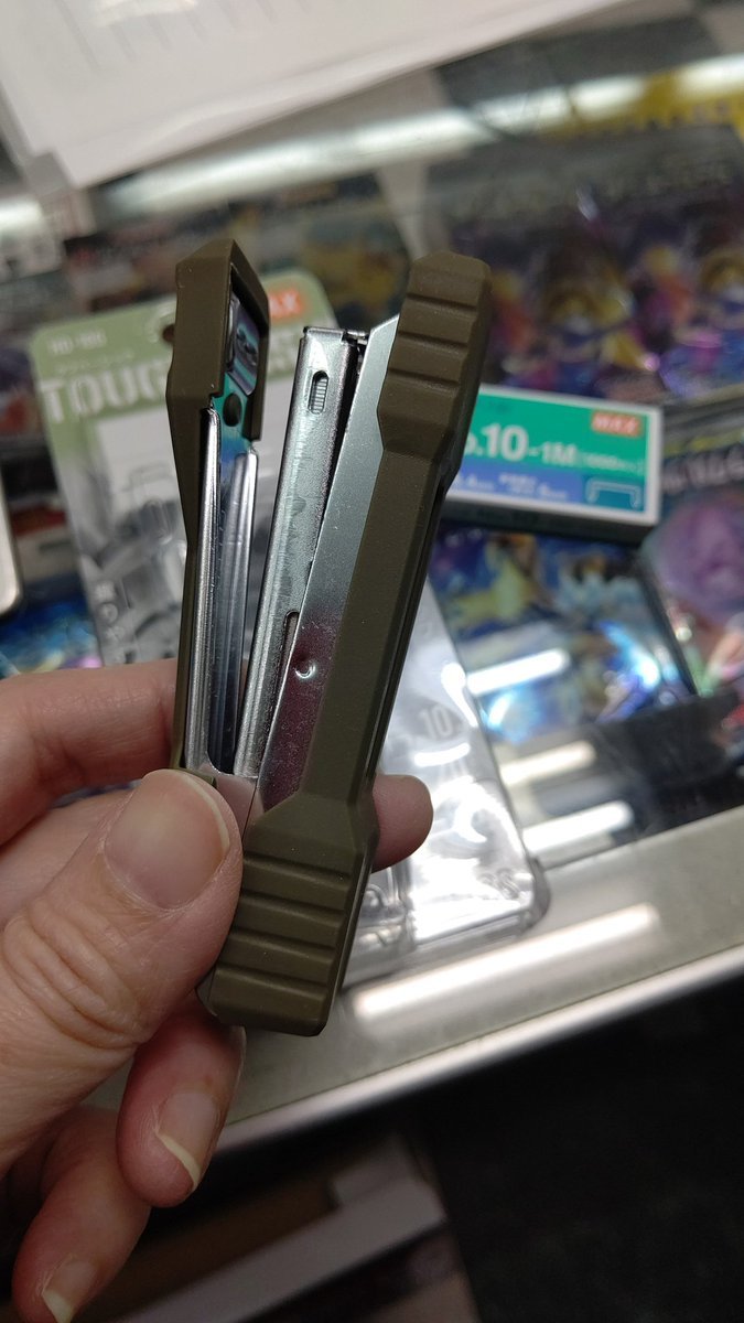 MAXのホッチキス、店で使うのにかっこいい✨のを仕入れしてみた！あと4個在庫ある😆605円(税込)で販売中！！#MAX #ホッチキス #ギ... [おもちゃの平野【Twitter】]