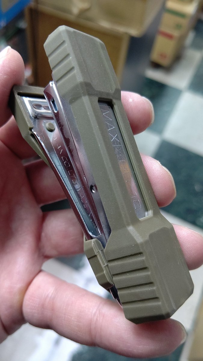 色といい、形といい、カッコいい！少しティエレンっぽい。質実剛健！(笑) https://t.co/SgTsg7GFw9 [おもちゃの平野【Twitter】]