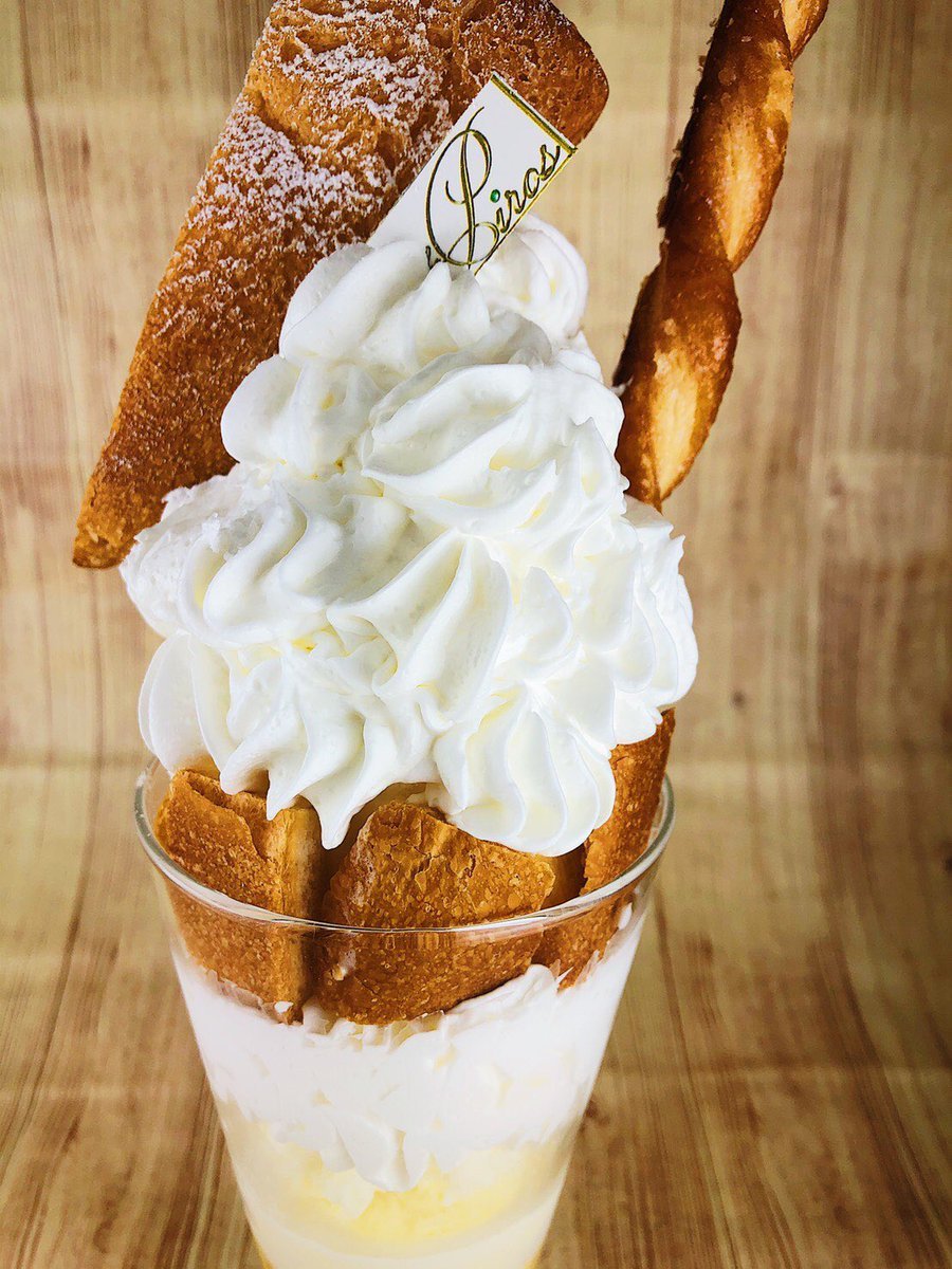 ホワイトデーにピロス名物真っ白なピロパフェはいかが？#岩瀬牧場 #カフェテリアピロス#パフェ #デザート #ジェラート#生クリーム... [カラオケピロス【Twitter】]