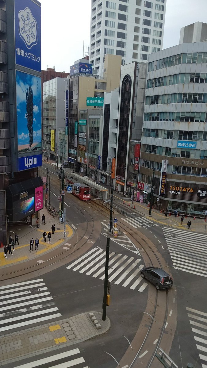 休みなので、春の街に出掛けてみるたくさん人はいますね。賑わいが戻ってきているようです [おもちゃの平野【Twitter】]