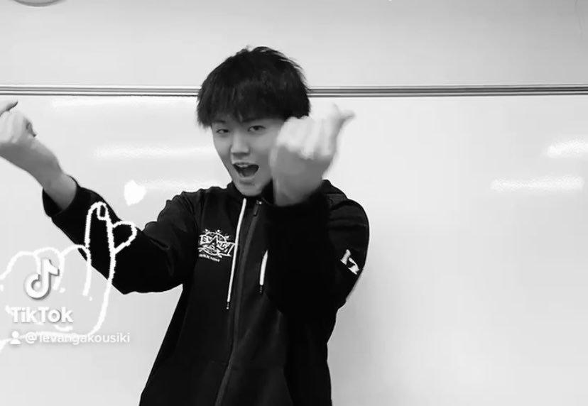 ／ご無沙汰ですTikTok！😆🎶＼▼#全力きゅんきゅん は「古い古い！」と言いつつもお願いをきいてくれました #きゅんですhttps:/... [レバンガ北海道【Twitter】]
