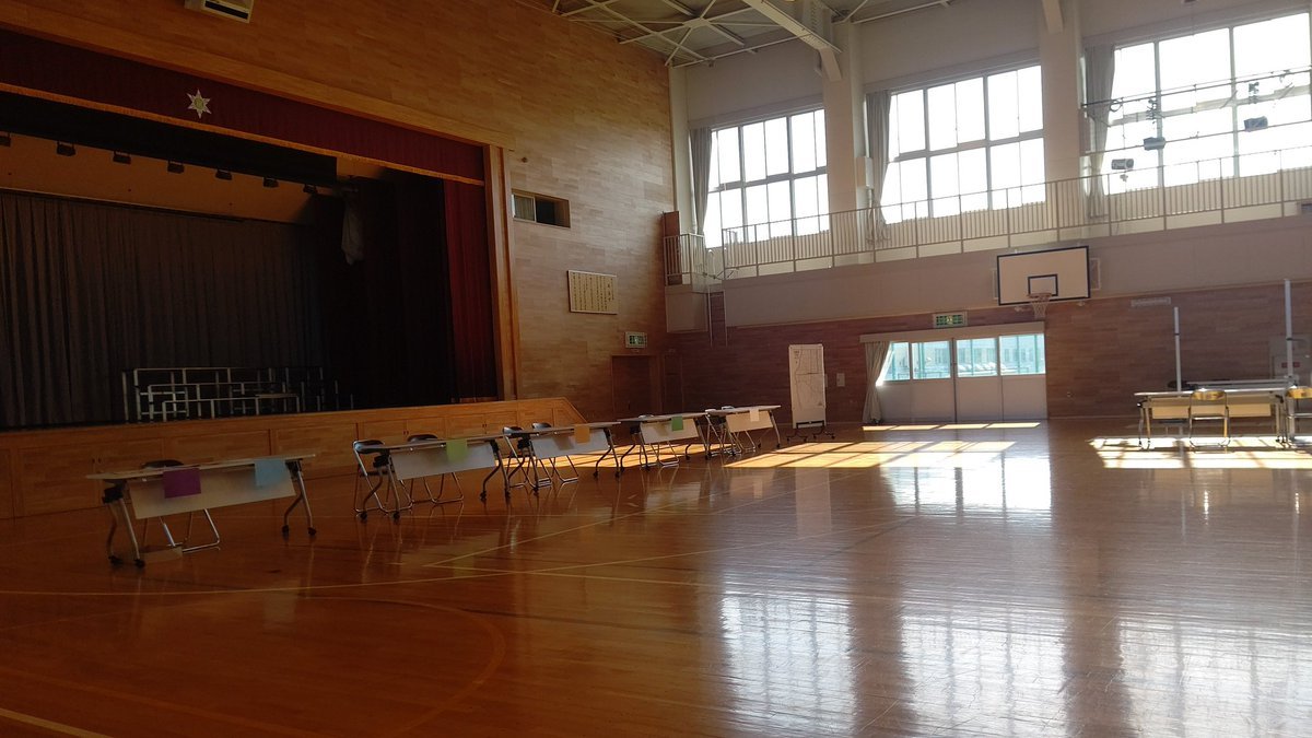 ４月１日、新一年生を迎えての教材販売日。今年も新入学を喜ぶ姿を無事みれます。昨年もギリギリだったなぁ。 [おもちゃの平野【Twitter】]