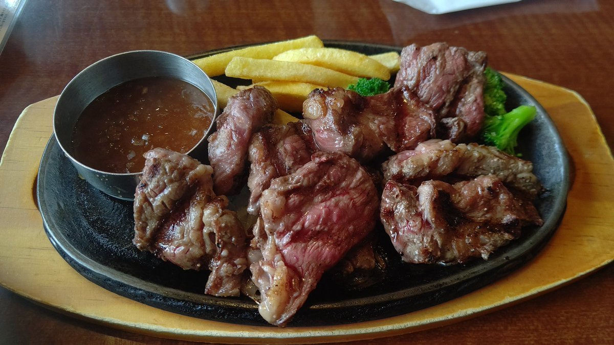 今日は休みなので、昼からステーキ！(笑) [おもちゃの平野【Twitter】]