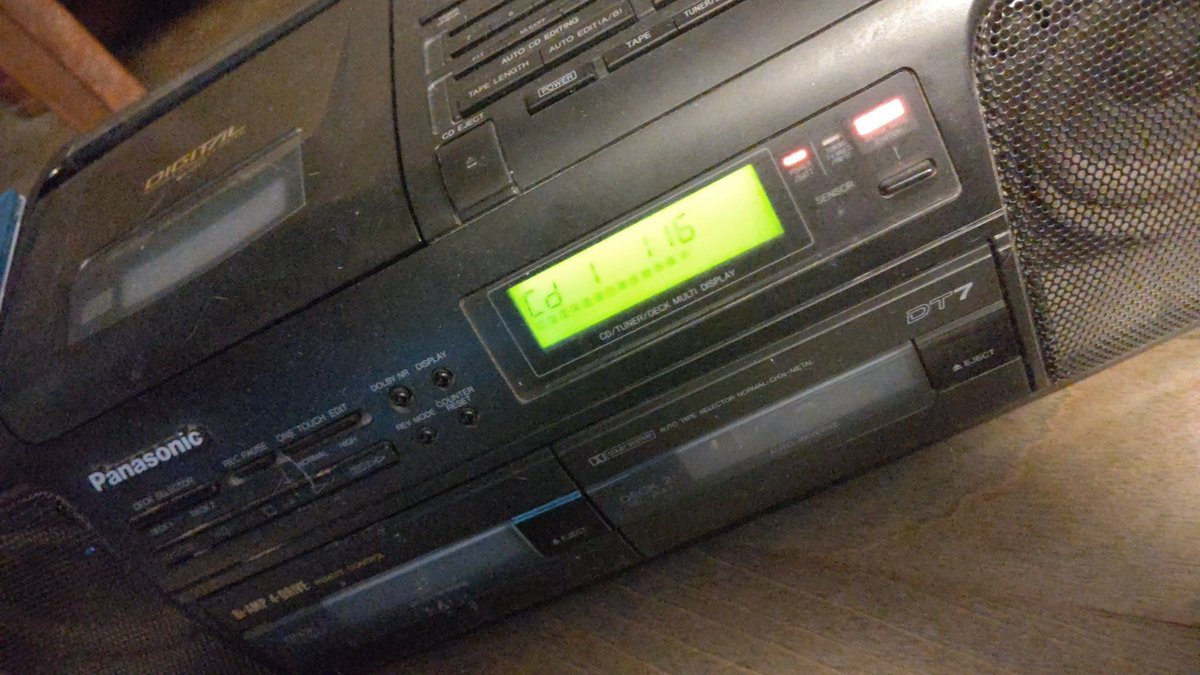 （´-`）.｡oO（戯れに動かしてみたらCD聴けてびっくり😲) [おもちゃの平野【Twitter】]