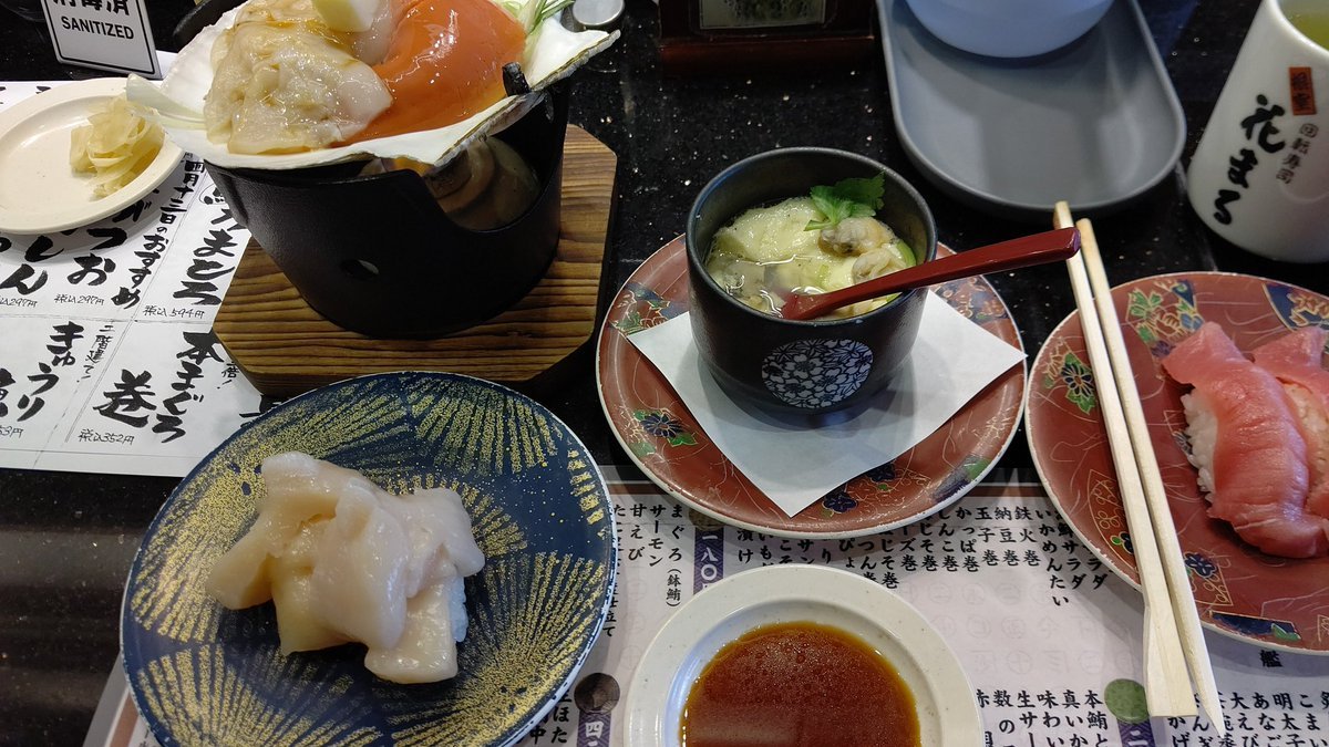 今日はミニ四駆を作る仕事があるので早めにお昼食べます [おもちゃの平野【Twitter】]