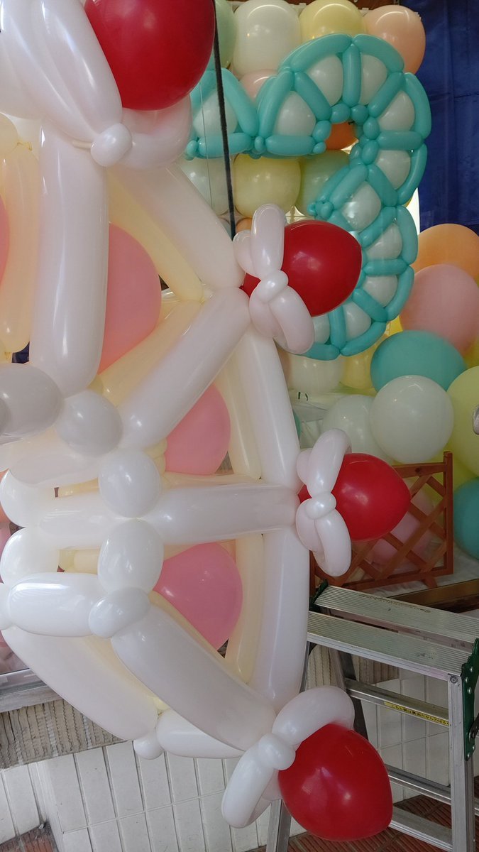 毎回恒例「入るのか」問題ですが、入りますよ！(入れる順番が悪いので大変だったけど🤣)#バルーンアート #おもちゃの平野 [おもちゃの平野【Twitter】]