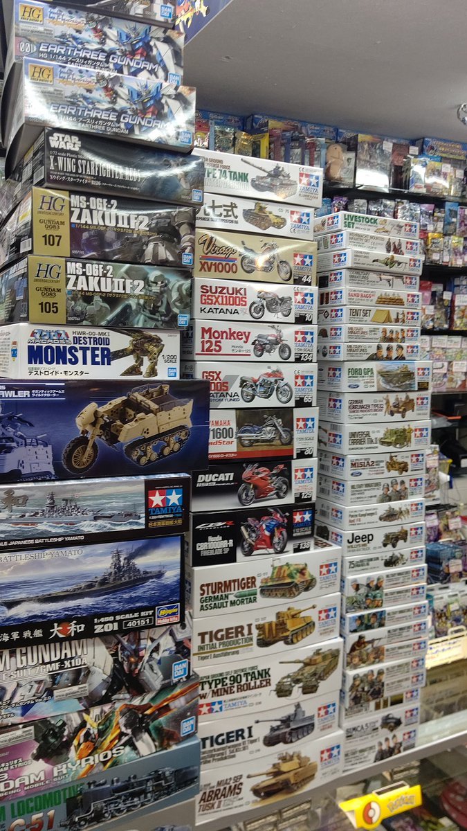 久しぶりに模型の問屋で仕入れした。気に入った商品を手にしていたら山盛りになった(笑) [おもちゃの平野【Twitter】]