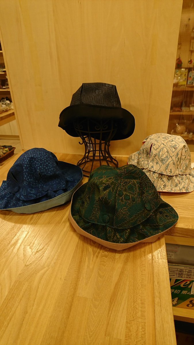 こんにちは、#元気ショップいこ～る です。#ポラリス さんの #帽子 が入荷いたしました。今日はあいにくの雨ですが、これからの季節役... [元気ショップいこ～る【Twitter】]