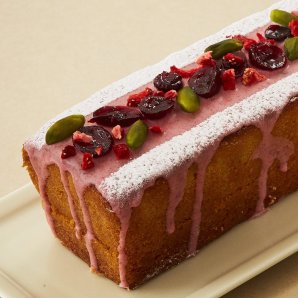 「アマンディーヌ・ピスターシュ」アーモンドとピスタチオが濃厚に香るしっとりパウンドケーキ。フランボワーズジャムをサンドし、... [洋菓子きのとや【Twitter】]