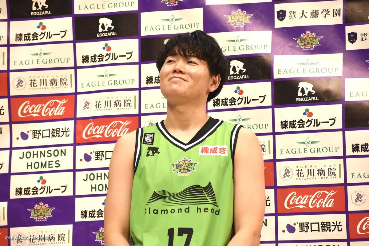 ［#ドヤ顔］意味：どうだ、すごいだろ！と言わんばかりの表情。#ヒロイン中のお顔#Eドヤ顔が撮れました#自身の活躍より#ブース... [レバンガ北海道【Twitter】]