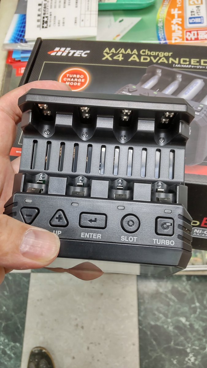 以前のX4の半分位の大きさですね。冷却ファンは無いのでファンを用意する方がいいみたいですね。 [おもちゃの平野【Twitter】]