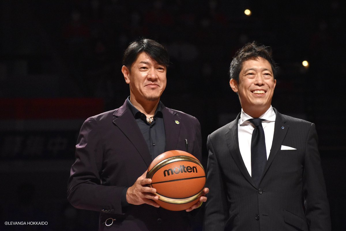 #佐古賢一 HCのFIBA殿堂入りを記念して試合開始前にセレモニーを実施してくださいました。#広島ドラゴンフライズ の皆さま、関係者の... [レバンガ北海道【Twitter】]