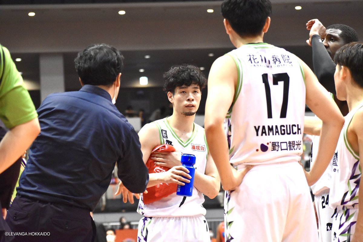 4Qラスト10秒。4点差。中野選手が打ったシュートが決まり、3PでさらにファウルであればFTで同点という場面。結果2Pでファウルはなく... [レバンガ北海道【Twitter】]