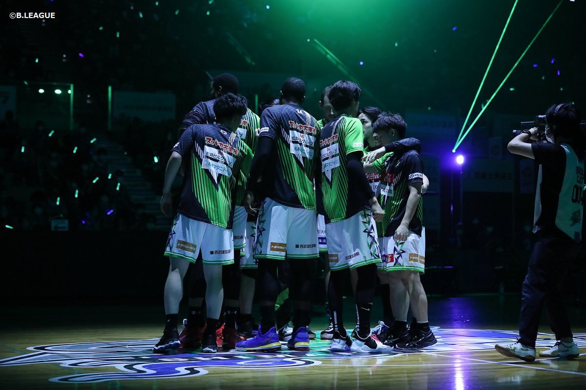 GAME DAY.FG％もリバウンドもアシストも負けてない。あとは勝つだけ🏀🔥会場や配信を通しての全緑応援を背中に、今日もチームでエナ.... [レバンガ北海道【Twitter】]