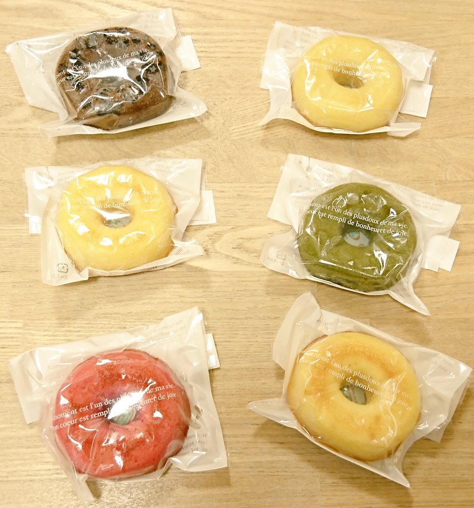 本日の入荷情報‼️#ノワ さんの #マドリング が入荷致しました‼️味は6種類、カラフルな #ドーナツ🍩形の焼菓子になっています。#この.... [元気ショップいこ～る【Twitter】]