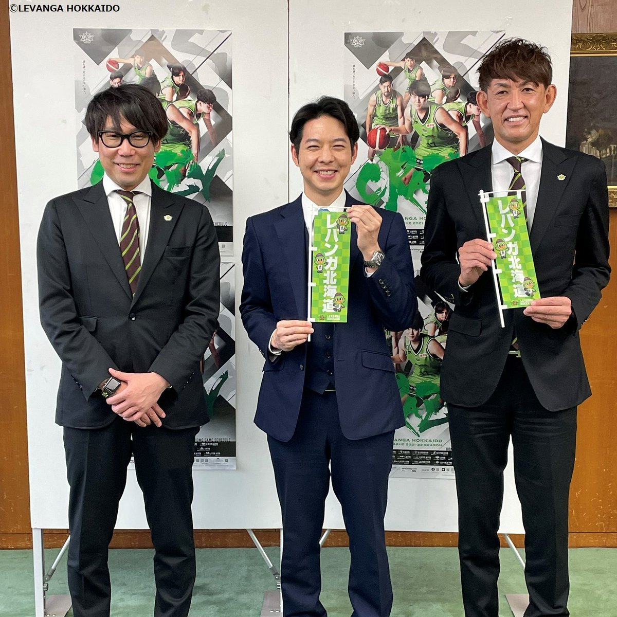本日 #レバンガ北海道 は #Bリーグ 2021-22シーズンのホーム開幕戦を週末に控え、#北海道庁 を表敬訪問いたしました。秋深まり、冬の... [レバンガ北海道【Twitter】]
