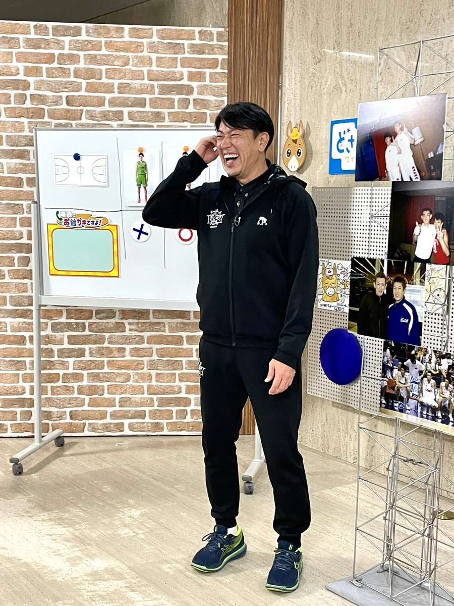まもなくです!!#佐古賢一 HCの挑戦、ぜひご覧くださいませ…!!😆🎨✨#レバンガ北海道#STV #お絵かきですよ https://t.... [レバンガ北海道【Twitter】]